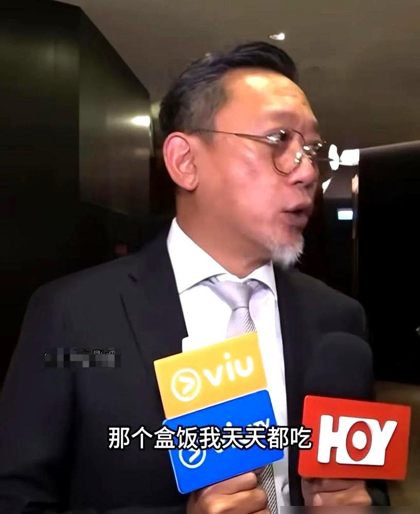 拍《九龙城寨之终章》，吴彦祖被剧组盒饭逼得连吃两晚麦当劳。投诉多次没人管，他干脆