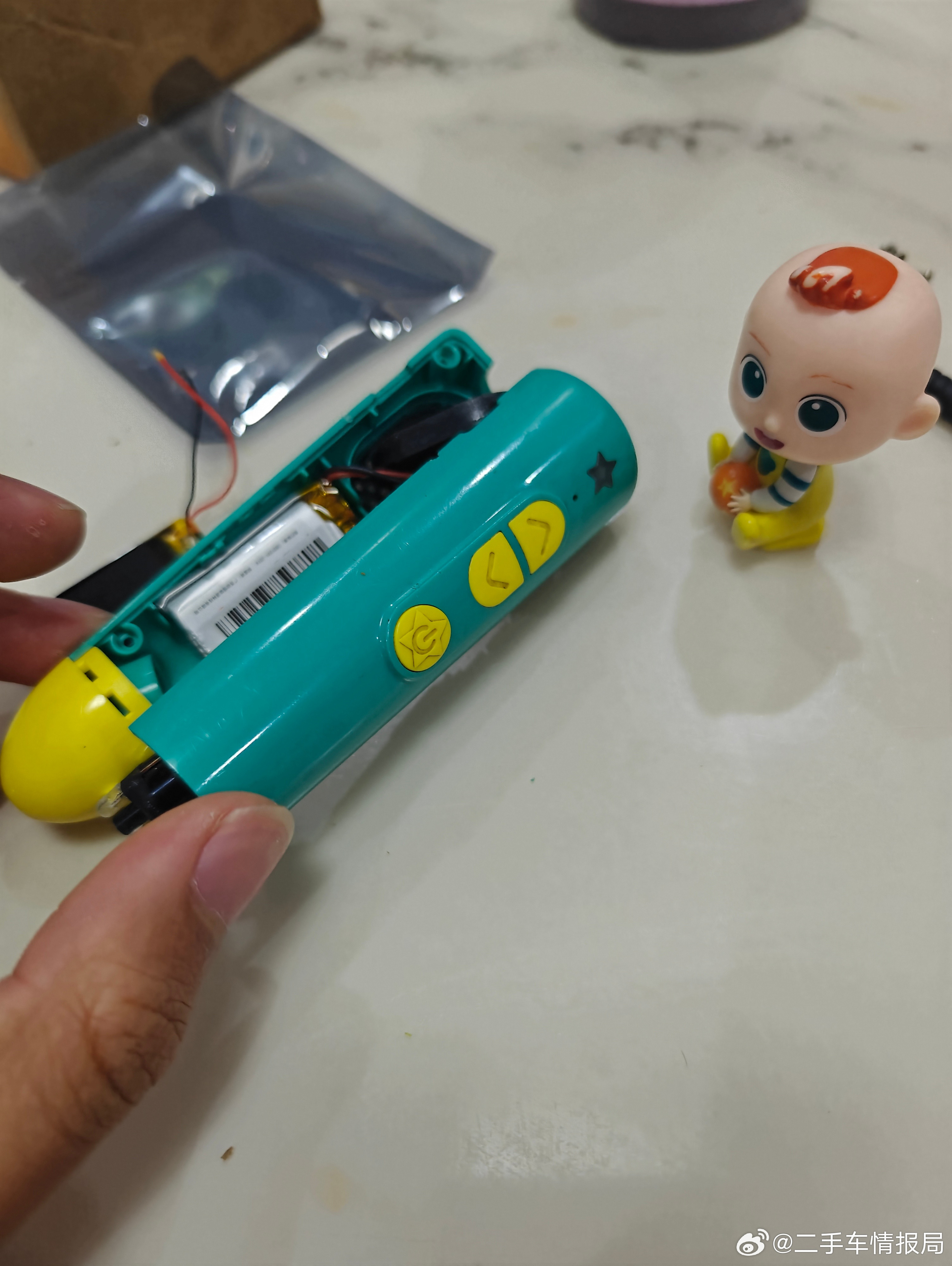 两年多了，也算是汗马功劳就是续航衰减到无法接受的地步，网上18买了个600毫安的