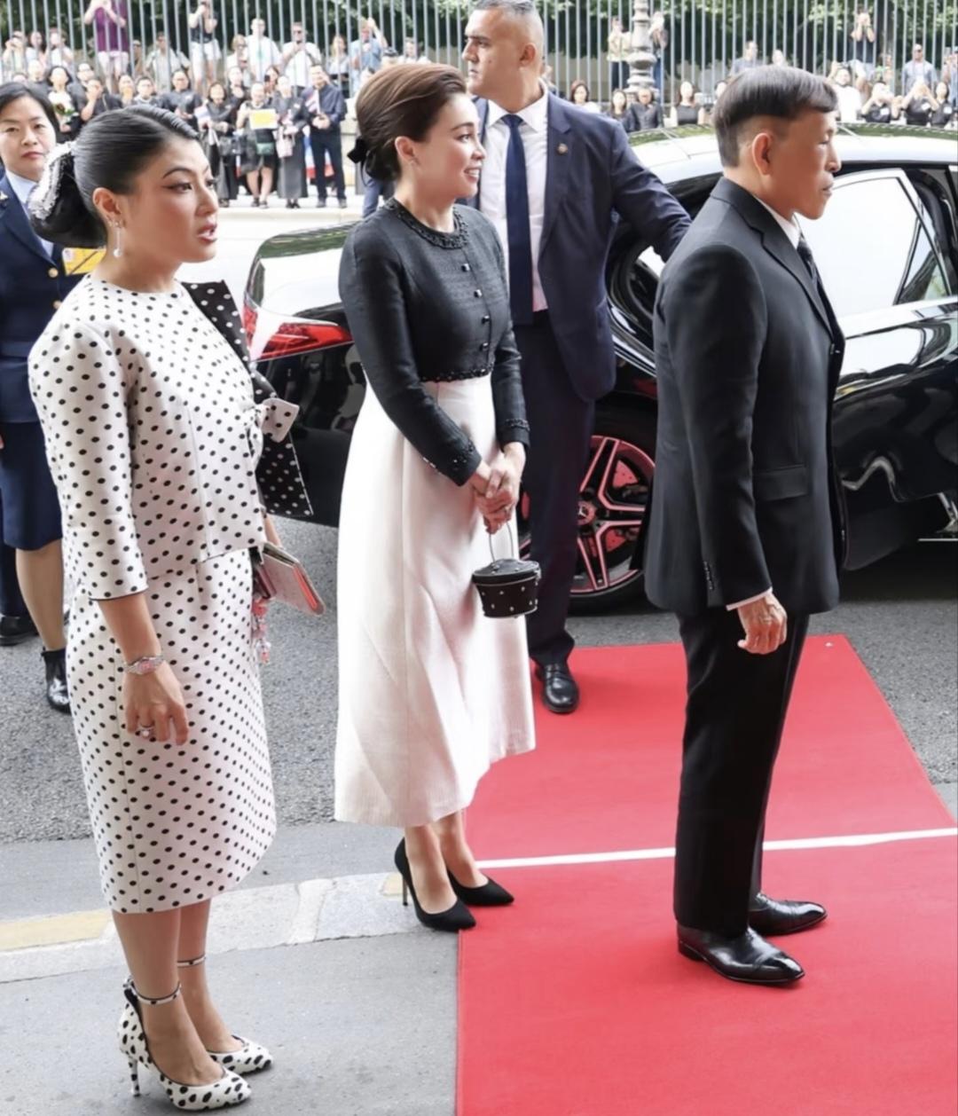 苏提达王后这么靓啊，访问法国第一天，她再一次成了闪亮的王后！只见她身着黑白拼