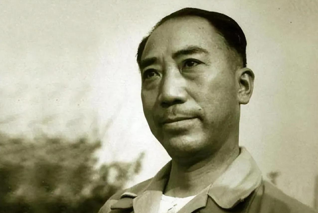 1941年重庆，戴笠摘下金丝眼镜，冲着余淑恒说：