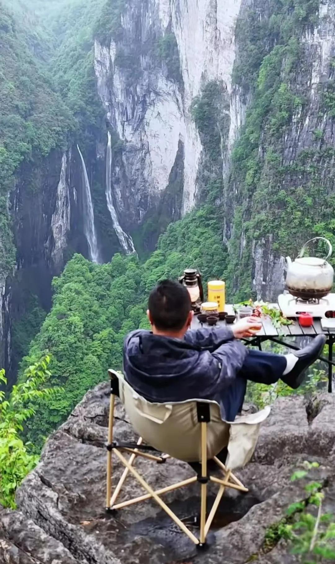 品茶观瀑听风雨，这是很多人向往的生活状态吧。刚才刷到湘西坚实的视频，这是湖南湘西