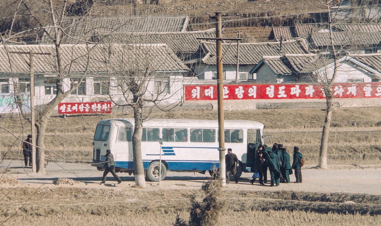 明明朝鲜比越南更缺电，为啥中国不向朝鲜出口呢？说句扎心的，不是因为越南钱多，而是