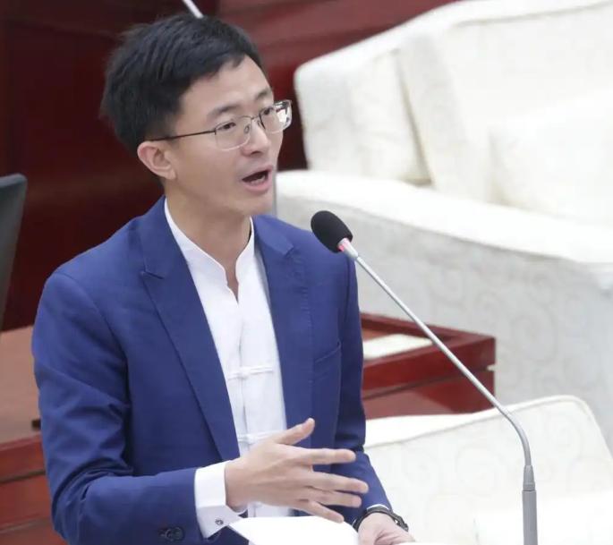 7月4日，台湾新党台北市议员说：所有台湾人都应该支持两岸和平统一。统一后我们就有