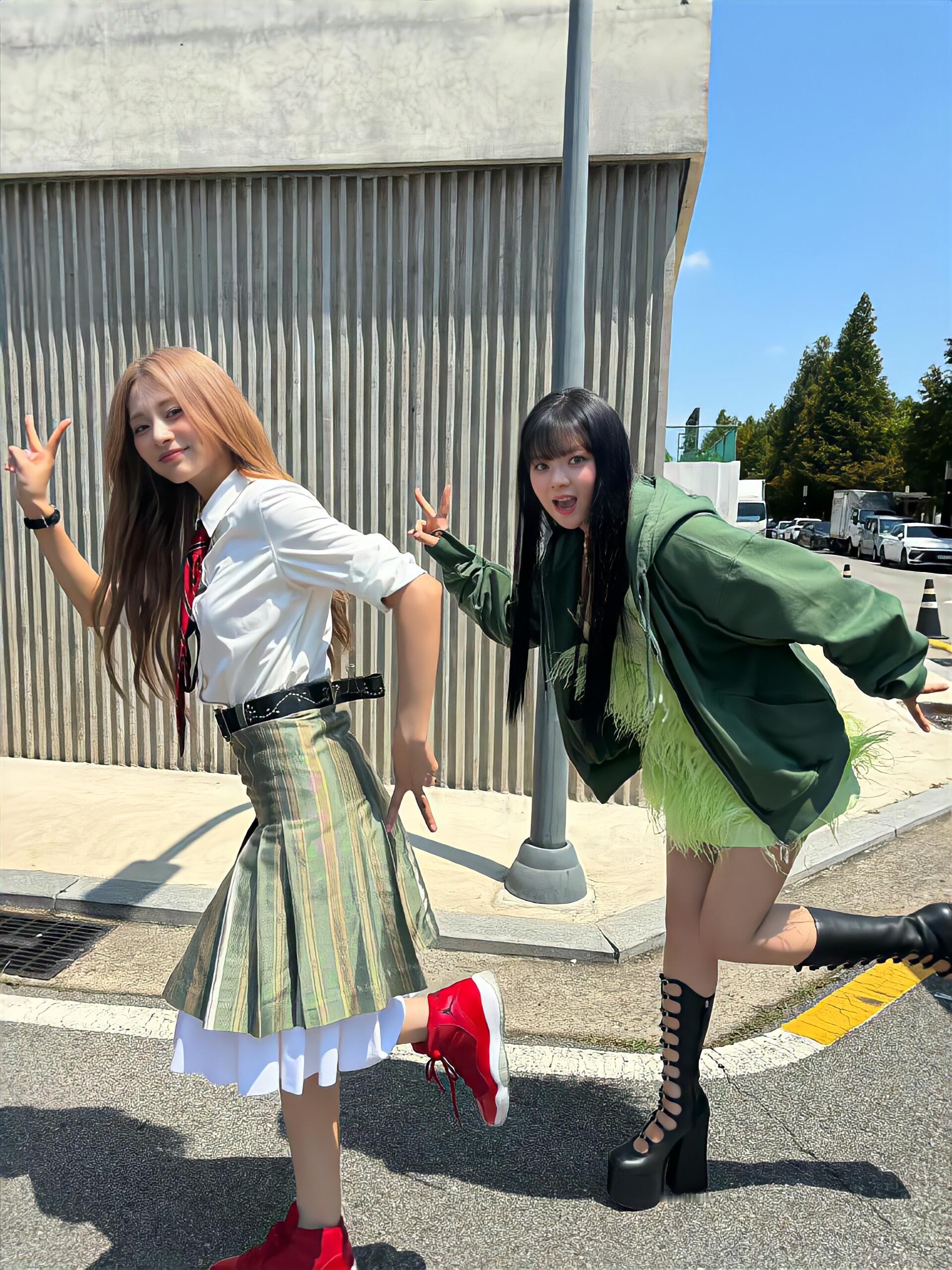 存一些姐妹旅行拍照pose​​​