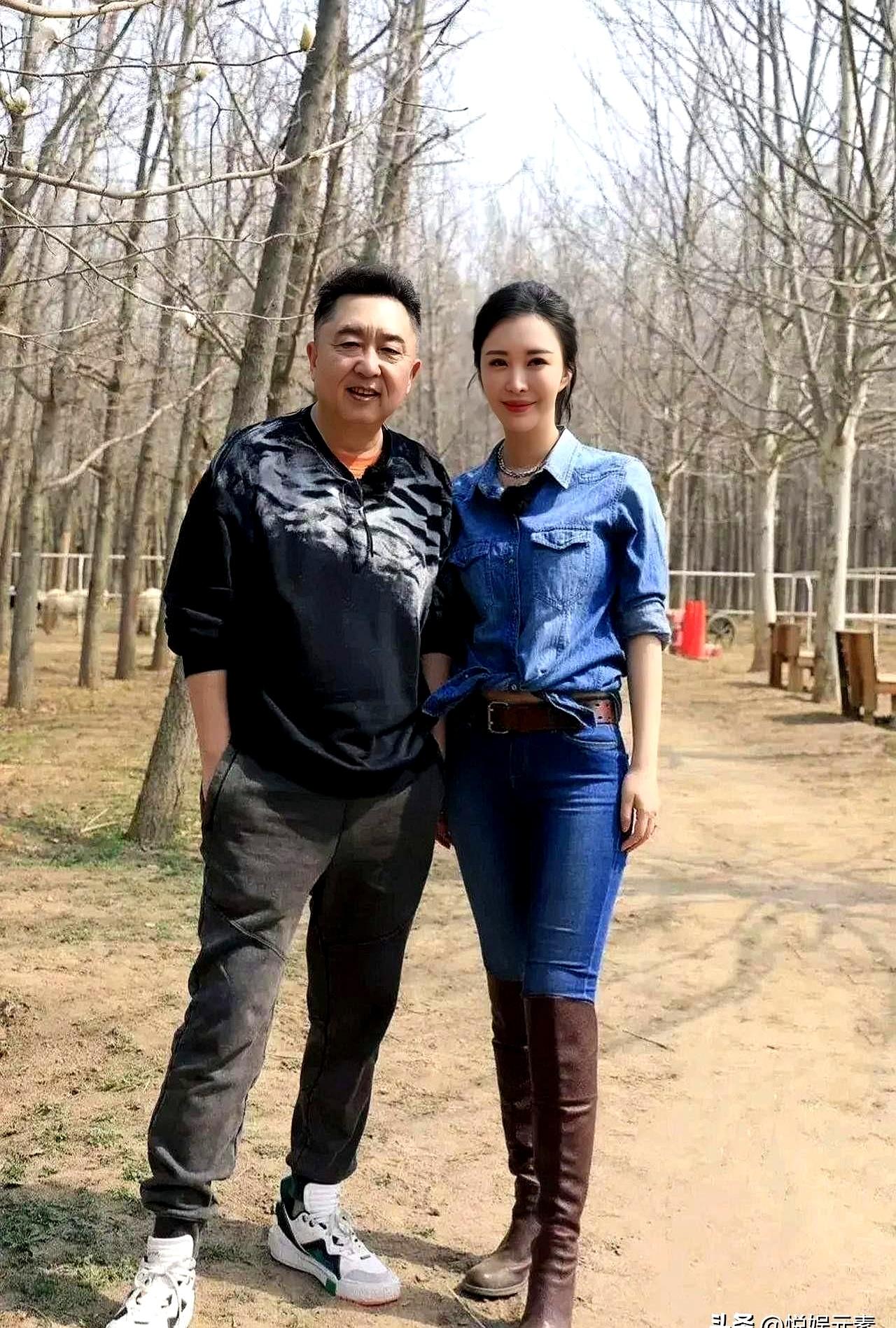 同样是站在豪门镜头前，田朴珺和冉莹颖，给人的味道真不一样。一个更偏冷静、克制，