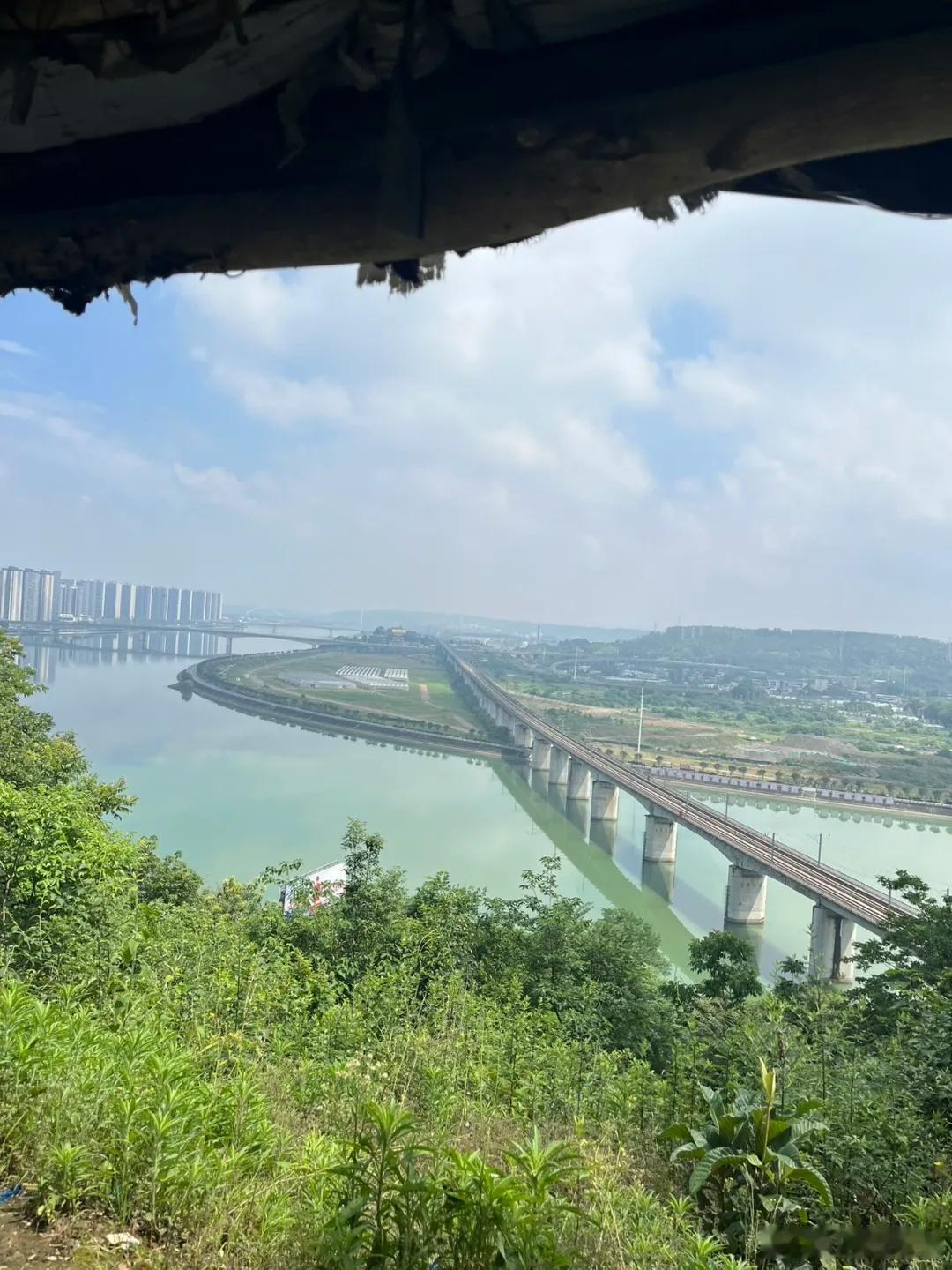经典牢牙散（李东垣《兰室秘藏》）主治：牙齿松动、牙龈红肿出血、口臭、咀嚼无力。配