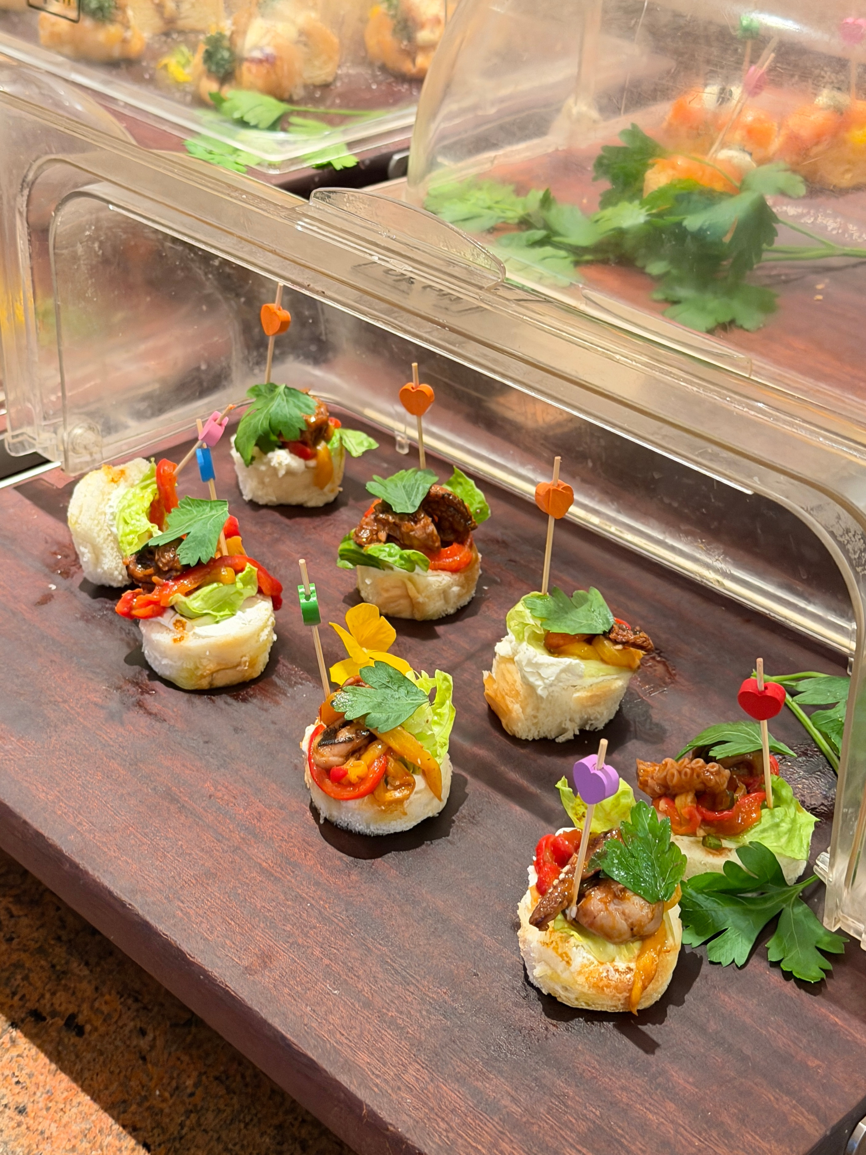 貂哥说我吃自助净拿些没用的，allin了所有冷盘，按小孩收费都是亏的青岛·青