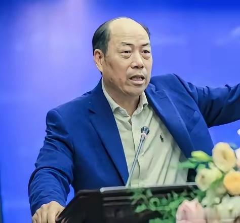 恒大倒下那年，所有人都以为碧桂园是下一个。杨国强没废话，一个字：卖。全国县城楼盘