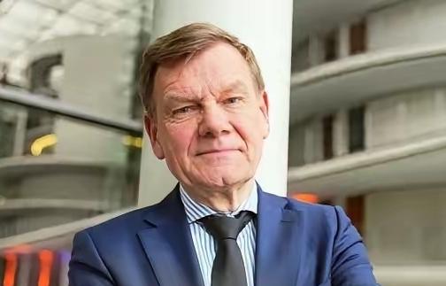 不到一天，德国改口，德国外长推翻了德国防长的观点，这是怎么回事？12月23日，