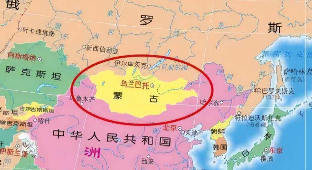 蒙古想靠北约翻身？中俄掐住命脉，煤车一停全国乱套。蒙古国去年参加北约军演，从乌
