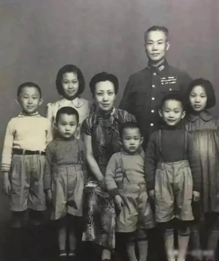 1930年，宋美龄想把干女儿谭祥许配给陈诚。谭祥问陈诚是何职务，宋美龄答“军长”