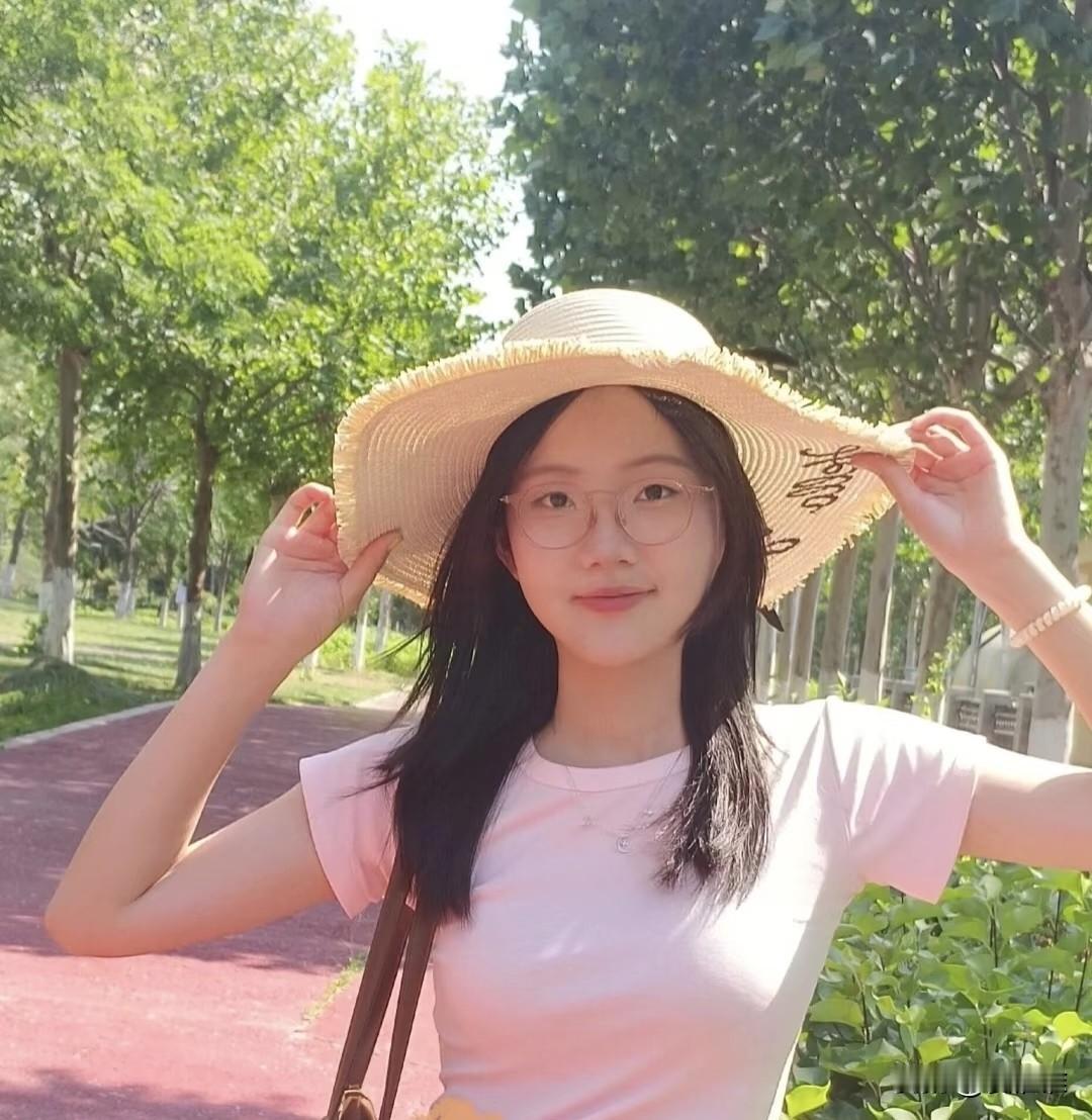 一位38岁的硕士女生，年薪50万、外企高管，却在相亲第28次被拒后，蹲在树荫下哭