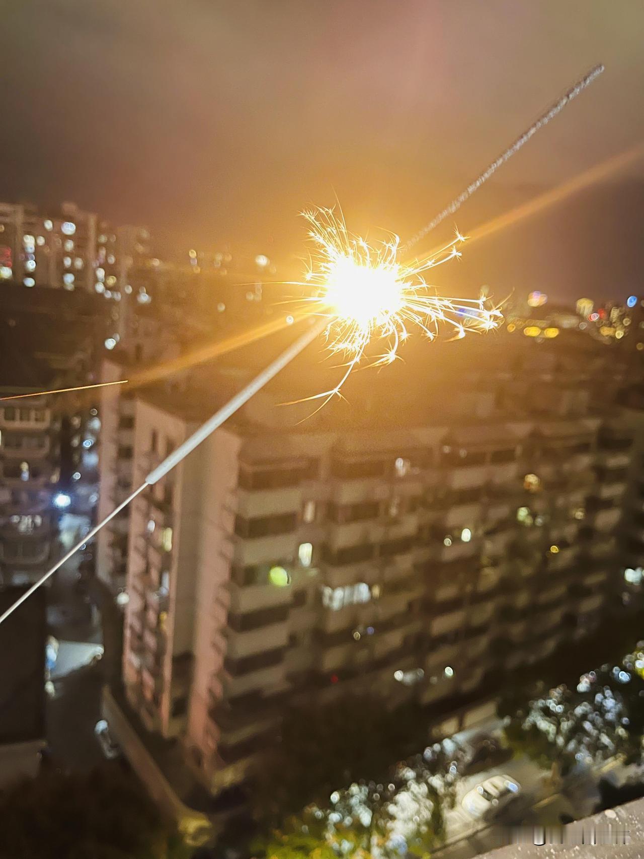 有孩子后的夫妻关系元旦假期，全家一起去山姆闲逛。来到面包区，小朋友没吃到试吃的