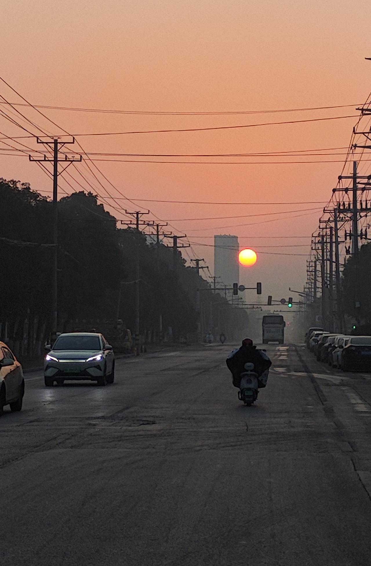 成年人的字典里，从来没有‘容易’这两个字眼儿。