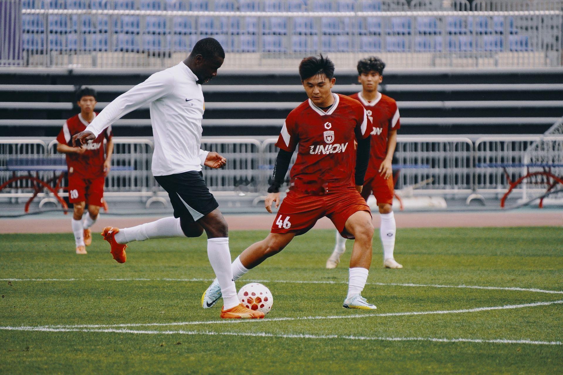 北京国安北京国安热身赛惊现国安德比，重庆铜梁龙1-0陕西联合。阮奇龙佩戴队长袖