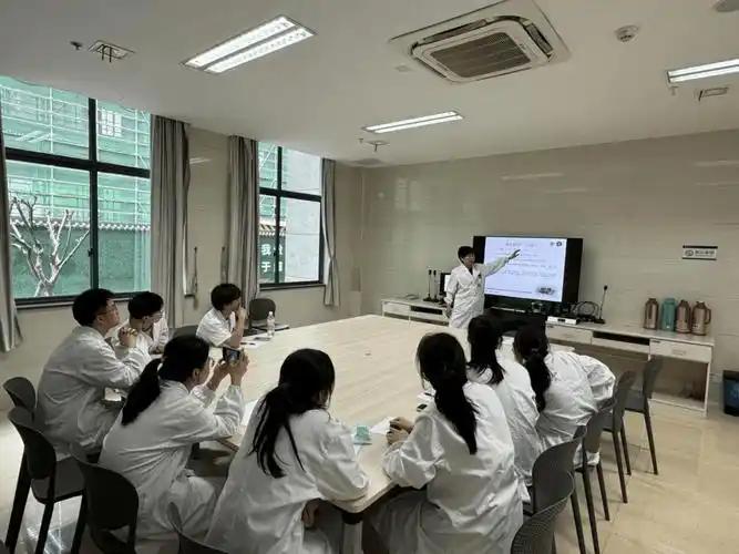 “现代版东郭先生和狼！”四川凉山，一女医生被医院送去深造3年，双方有言在先，女医