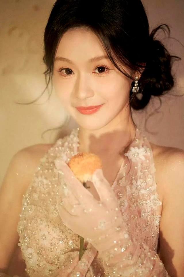 最近短剧圈子那点事儿，可真是风起云涌，榜单变动贼快，几家欢喜几家愁！有人冲上去了