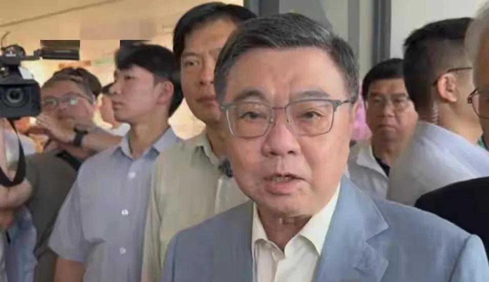 继卓荣泰之后，顾立雄也摊上事了，蓝委王鸿薇道出关键！随着郑丽文拍板确认在7月2