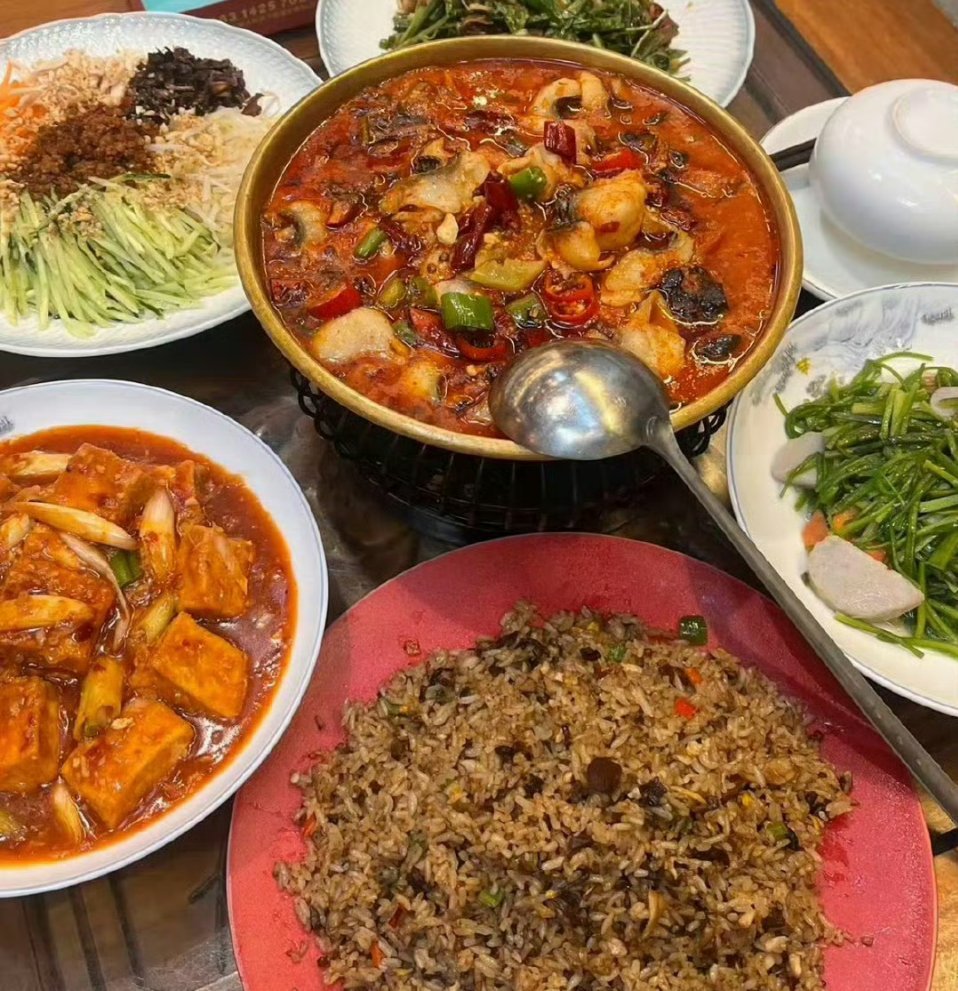 美食榜不再是吃不起的样子巷口那鸡蛋灌饼，简直是早餐界的宝藏！6块钱一个，饼皮酥脆