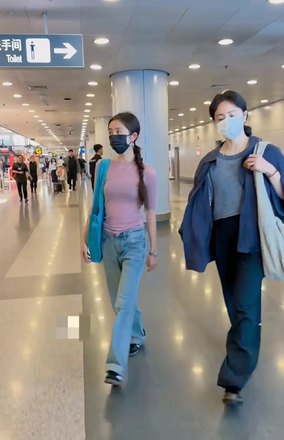 黄多多这体态真好，这臂展腕线都过档了，适合练舞吧
