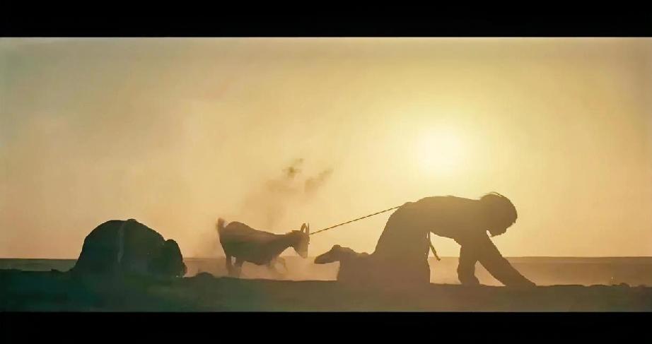 《太平年》里石重贵的“牵羊礼”，把好多人都看破防了。光着膀子披羊皮，被绳子拴着走