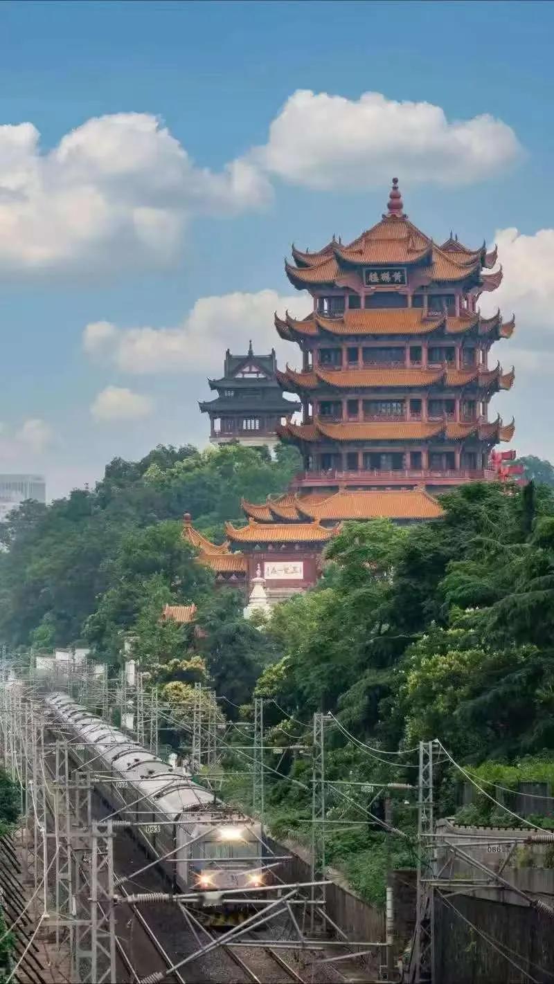 有专家预测明年会有4件大事要发生，信不信由你。1、退休金差距会越来越小，不会