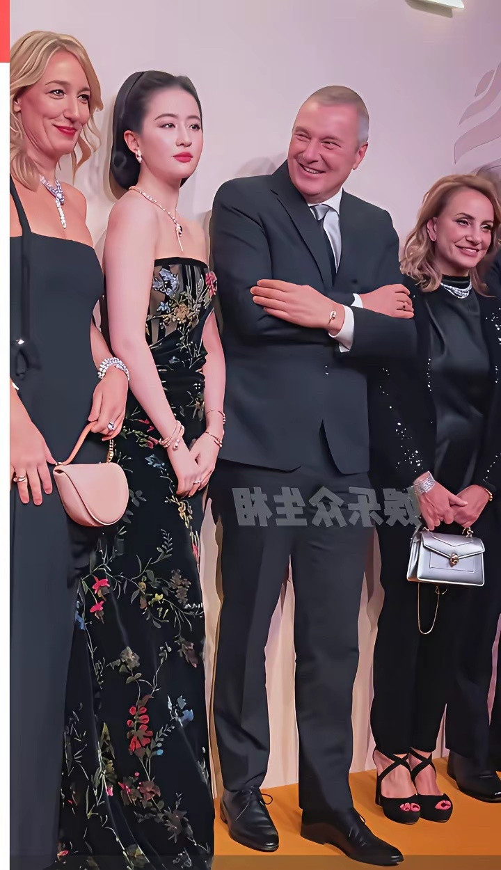 白人不白只是头发白全场刘亦菲最白