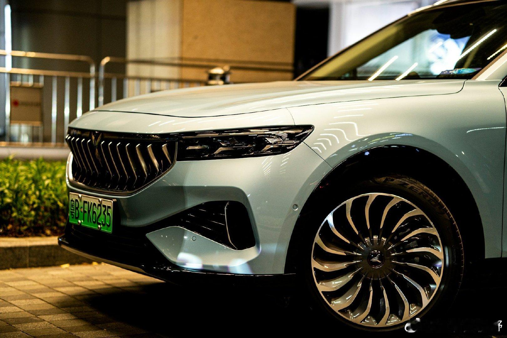 岚图北京车展加速纯电战略，岚图的布局意味着什么？在本届北京车展发布会上，岚图汽车