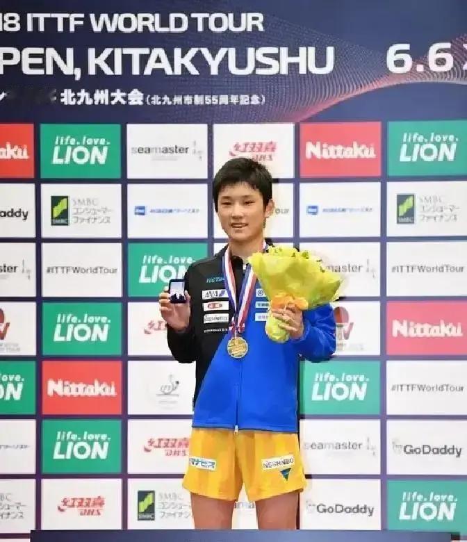 16岁赚千万，日本乒协却急了张本美和刚拿下全年训练费，哥哥智和已签德国俱乐