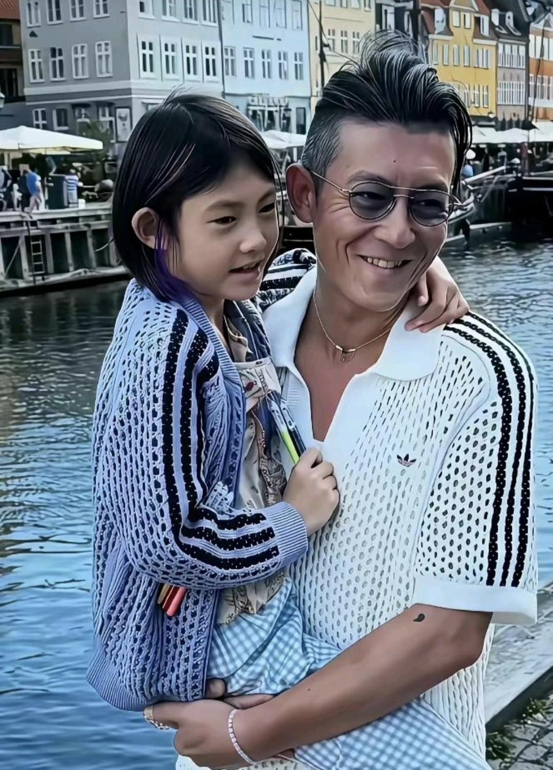 陈冠希这是怎么了？才45岁的年纪居然老成这般模样。这些年，有不少网友调侃陈冠