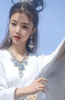 就因为她爸一句“演员不正经”，杨洁导演千挑万选的天才少女。 15岁演完86版