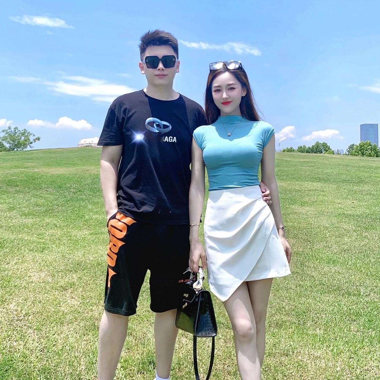 我有一个女同学，丧偶多年了。碰巧初恋也离了婚，两个人就搭伙过了有三四年了，现在