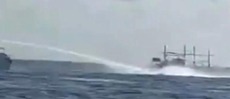 菲律宾称，中国海警船在南海仙宾礁水域向菲律宾渔船发射高压水炮，致3名渔民受伤。