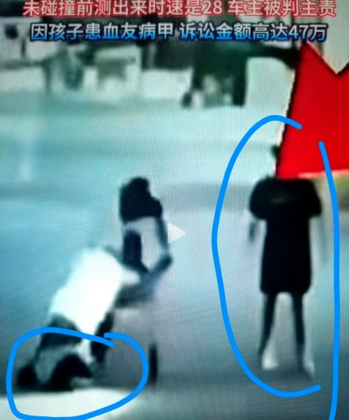 蹊跷！女子骑电动车已减速绕过母子，小孩突然返回冲向车头被撞，欲索赔47万！