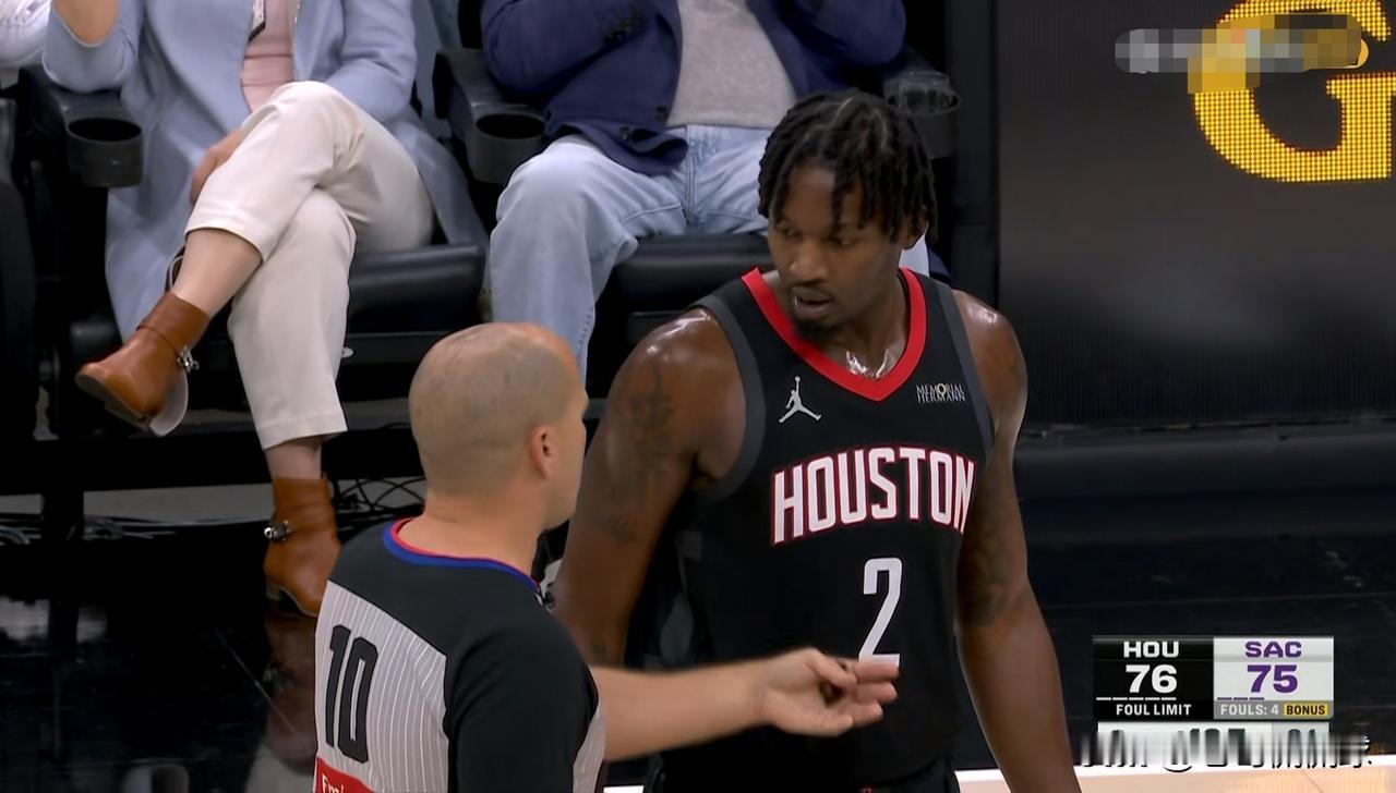 我强烈建议火箭主帅乌度卡将芬尼-史密斯提上首发！今天火箭在客场以98：111不敌