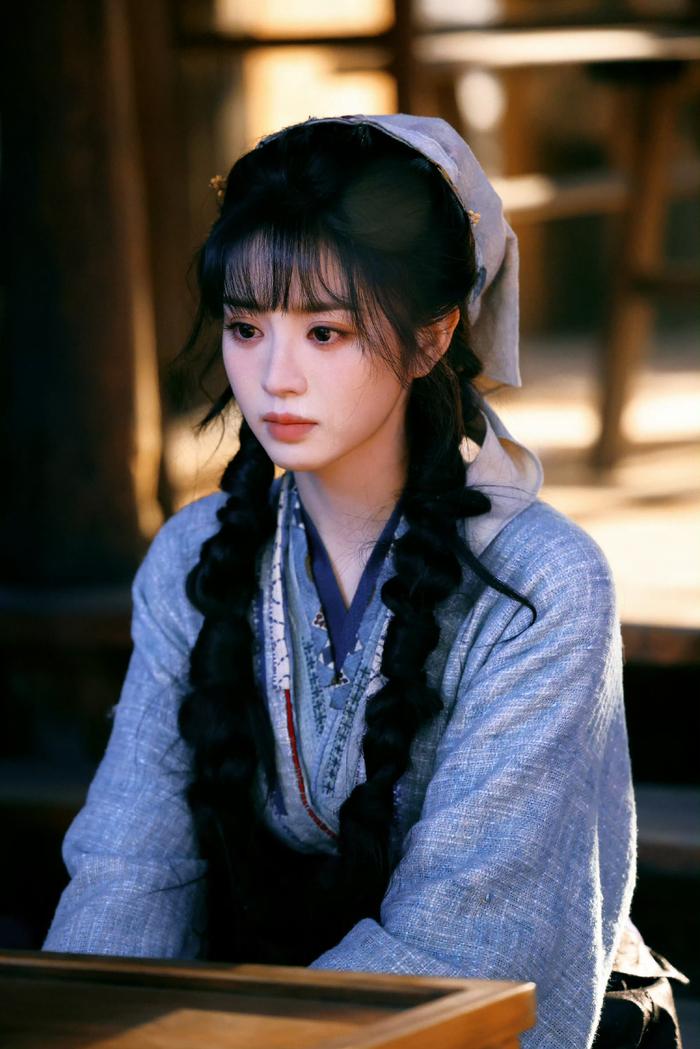 看看田曦薇，身高168，据说不到80斤，满是胶原蛋白的脸为啥？年轻、还是保养的