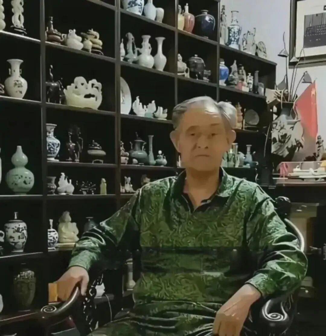 一兼三职的徐湖平胆大包天，得益于其父和岳父的照拂。徐湖平1985年升任南京博