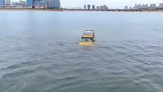 有些好奇，为何一些车主总喜欢去海边沙滩玩冲沙呢？其实，只要是有去过海边的朋友都知