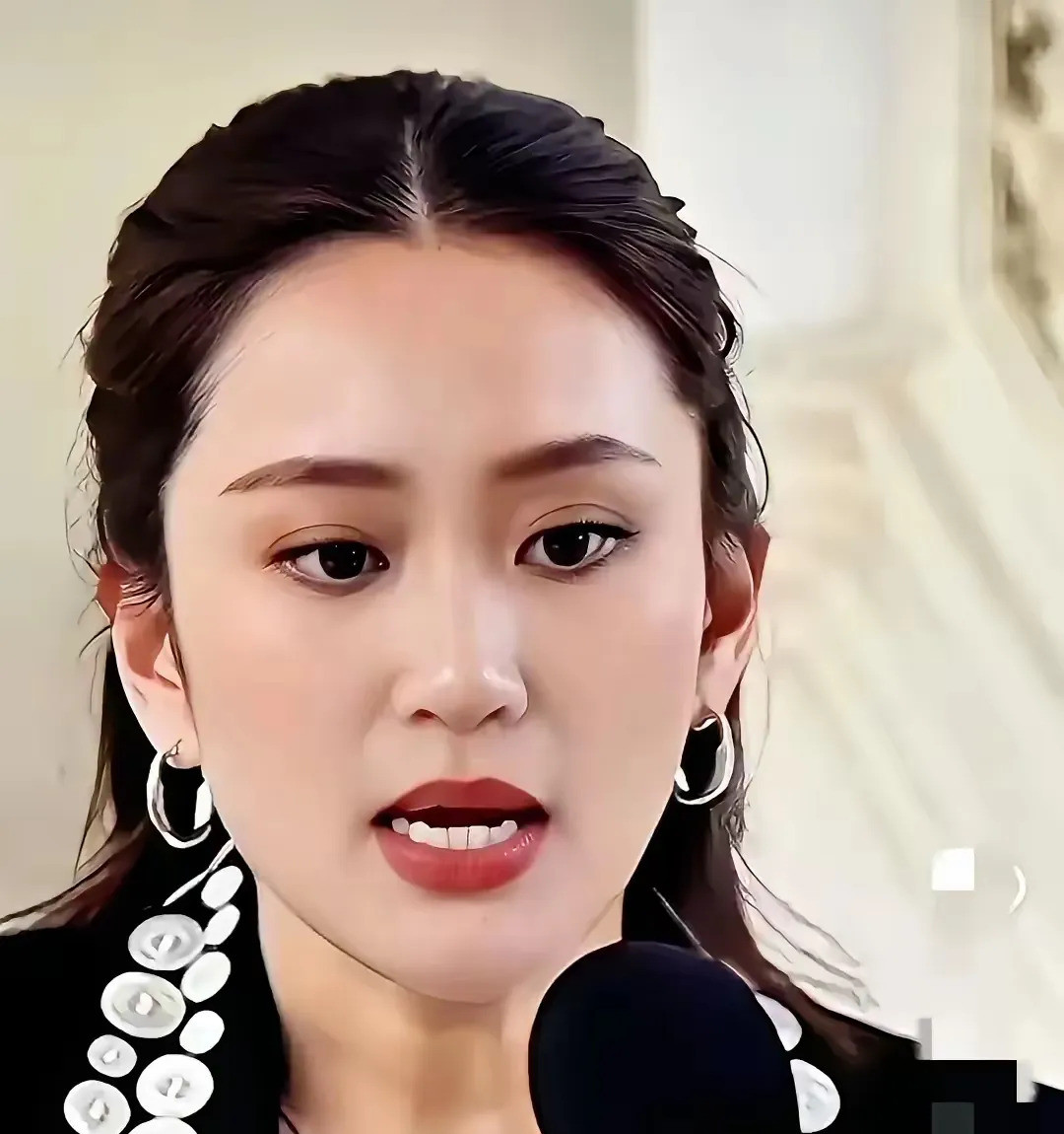 洪森失算！老牌政客玩不过年轻一代啥？洪森大叔竟然被个小丫