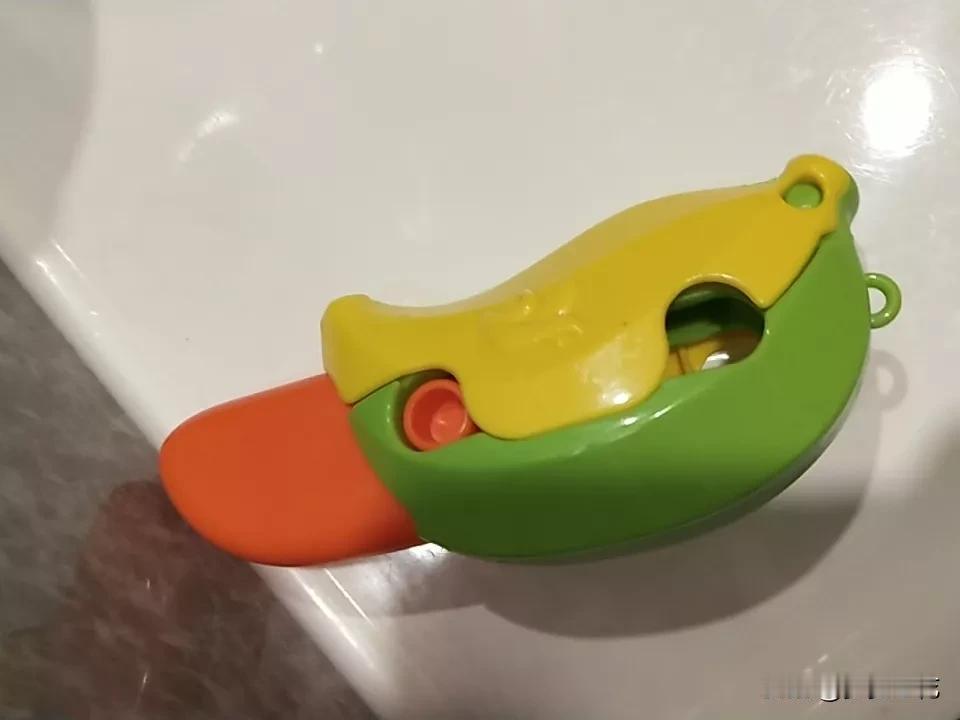 趣味字谜1. 一口吃掉多半截（打一字）​2. 十字对十字，太阳对月亮（