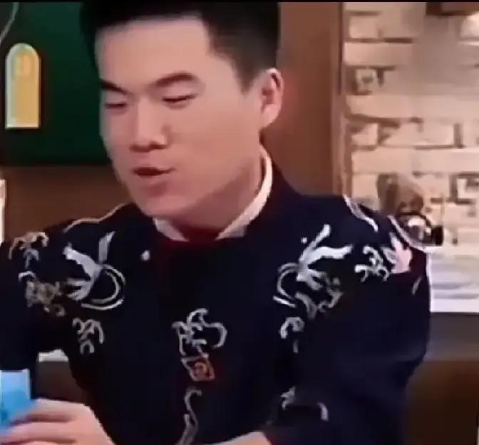 老俞现在飘了，董宇辉也飘了。小董在直播间竟然公开评论东方小孙，说他们在一起工