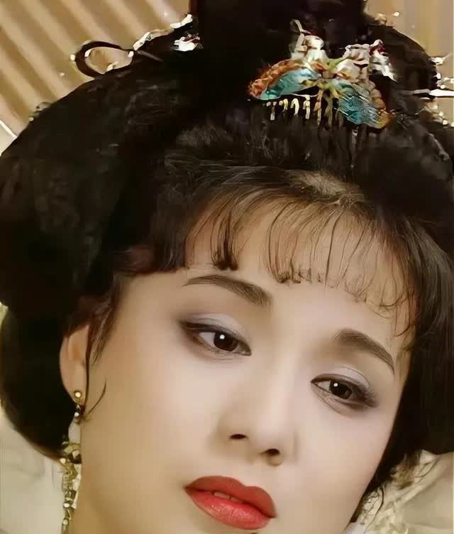 这两位才华出众的演员都是英年早逝下巴上一颗痣都在相同的位置女演员的这颗痣