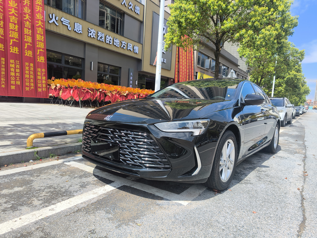 看了雅阁，凯美瑞，最终还是选了君威昨天刚提的新车，贴了3m膜，13.5全包，首