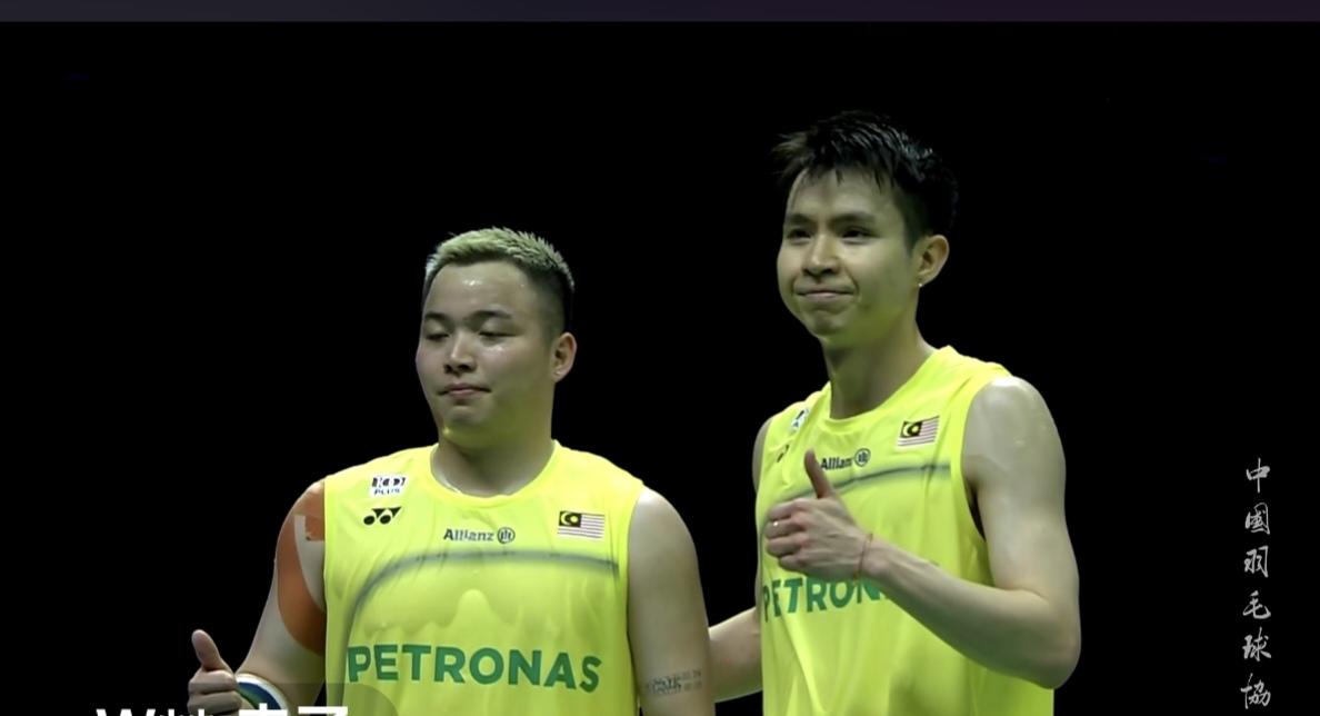 2-0、2-0世锦赛男双半决赛4号种子谢定峰/苏伟译完胜头号种子韩国徐承宰/金元