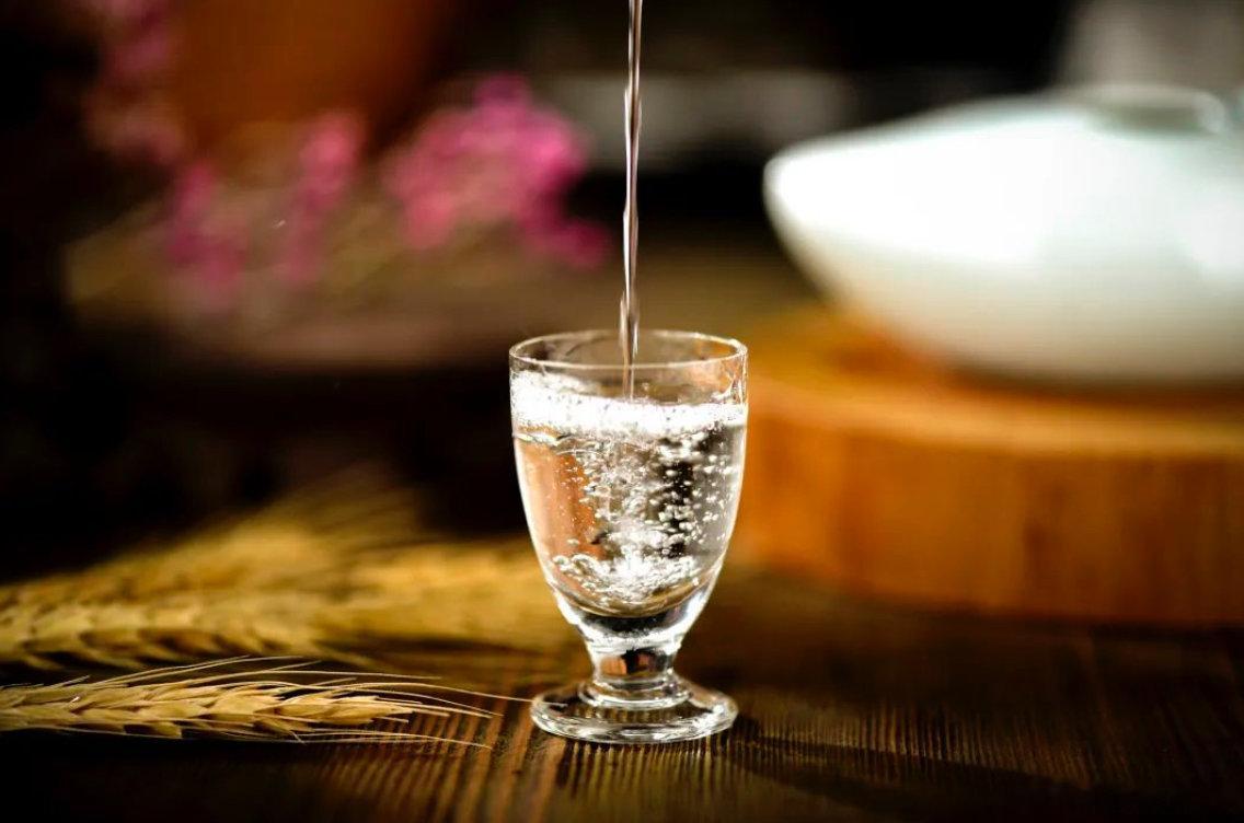 珠宝商改行卖白酒, 杜甫酒业借壳上市