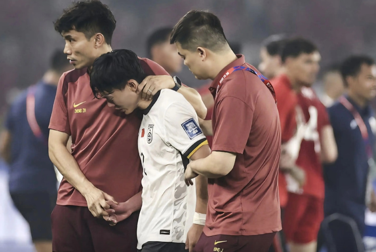 中国足球环境真的差到一种境界了…几乎每次输球之后网上充斥着及其离谱的诋毁从之