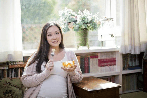 儿媳怀孕婆婆天天逼她吃橙子, 生完孩子后儿媳感激婆婆的好