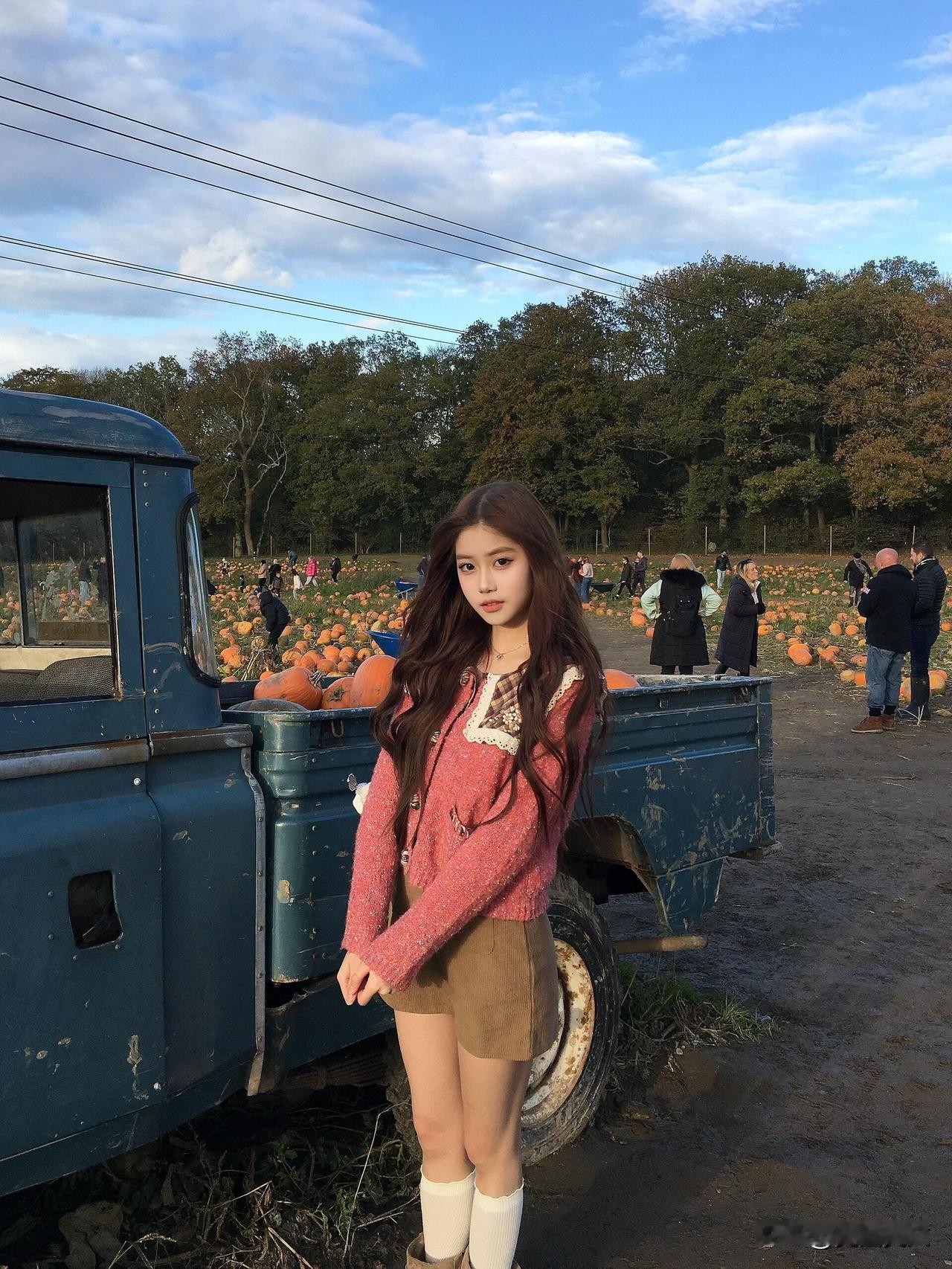 秋日农场打卡，甜美少女与南瓜的浪漫邂逅🍂🎃