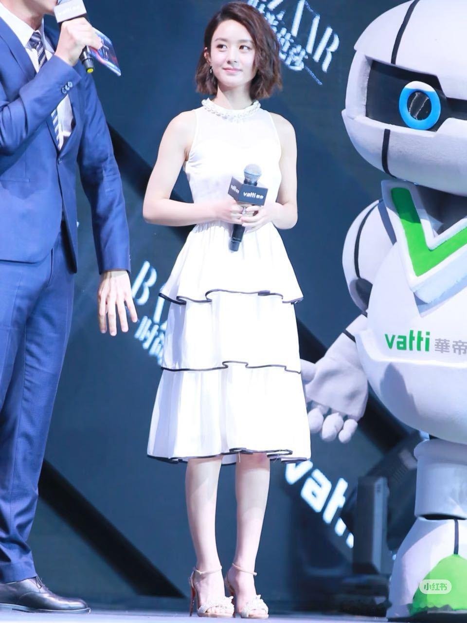 今年VOGUE是没希望了，希望有一封五大二小吧。。。​​​