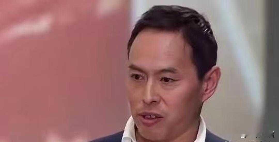 极力反华的华裔教授，被主持人一句话戳破现实澳大利亚反华教授李约翰，在节目中